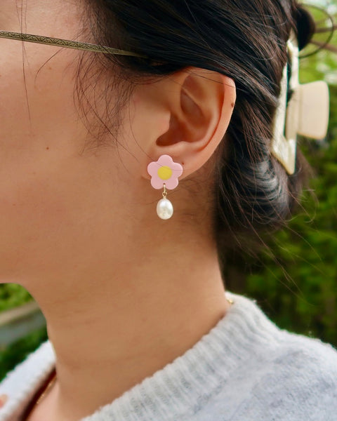 Daisy Pearl Studs - Pink